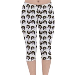 Retro Girl Daisy Chain Pattern White Velvet Capri Leggings 