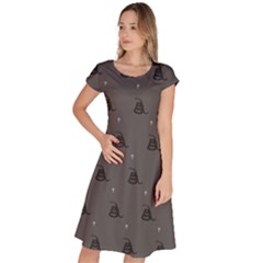 Gadsden Flag Don t Tread On Me Black And Gray Snake And Metal Gothic Crosses Classic Short Sleeve Dress
