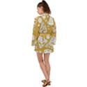 Vector-seamless-pizza-slice-pattern-hand-drawn-pizza-illustration-great-pizzeria-menu-background - Long Sleeve Kimono View2