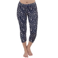 Brown Giraffe Pattern Capri Winter Leggings 